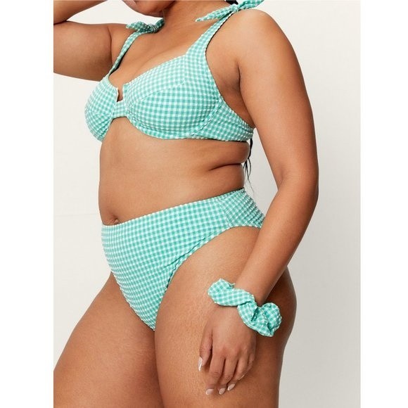 NASTY Gal Plus Size Textured Gingham High Waisted Bikini and Scrunchie Swim Set - Picture 2 of 6